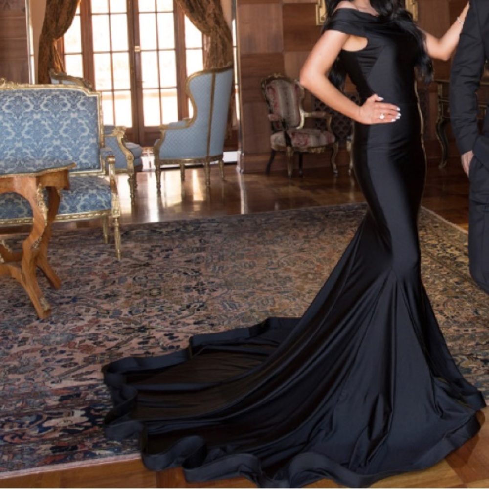 Elegant Black Maxi Dress